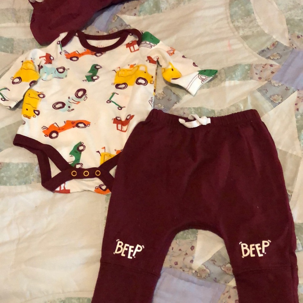 0-3 month bodysuit and matching pants